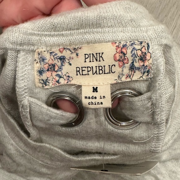 pink republic sweater - Picture 2 of 2